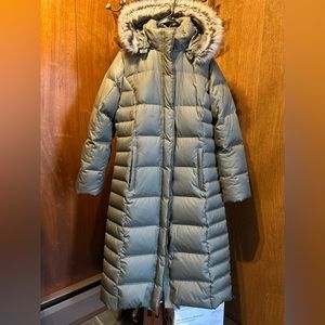 NEW $65🔥Eddie Bauer Women’s down winter coat!
